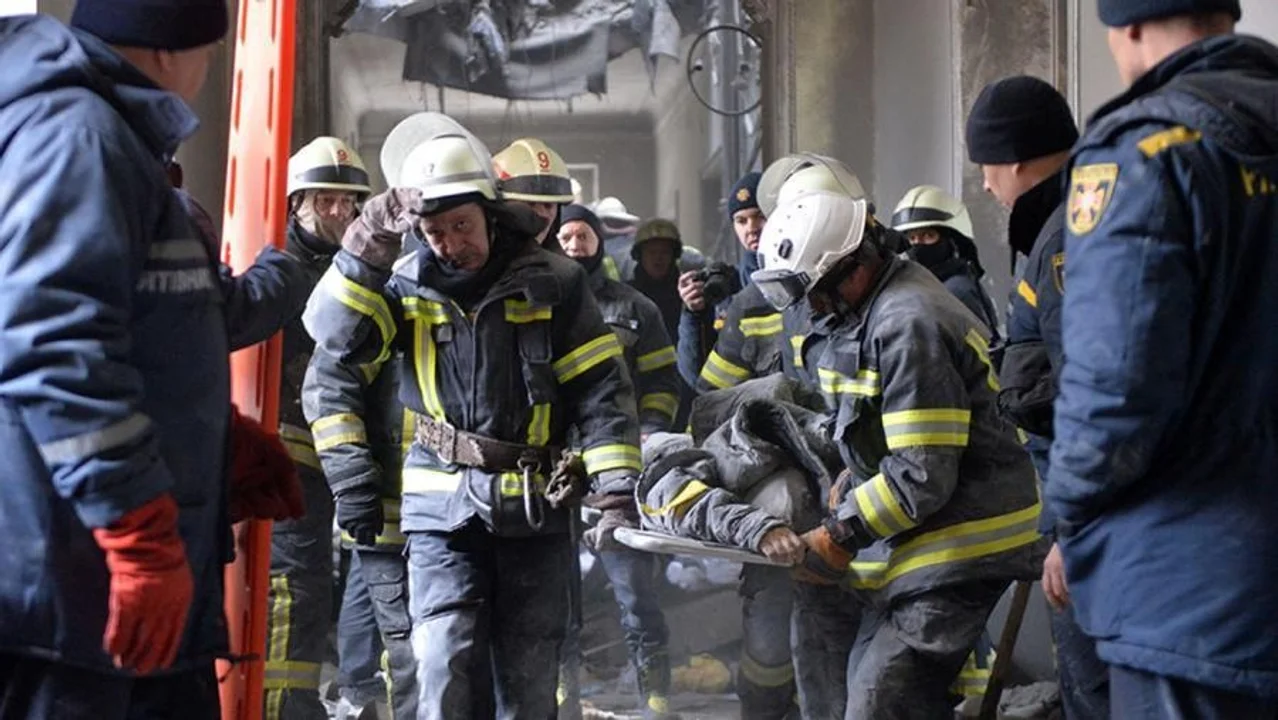 Ataque a la sede del gobierno local de Jarkov (Foto AFP)