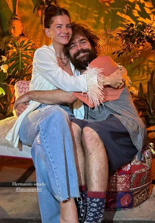 Peter Lanzani se convirtió en meme por su look en el cumpleaños de la China Suárez