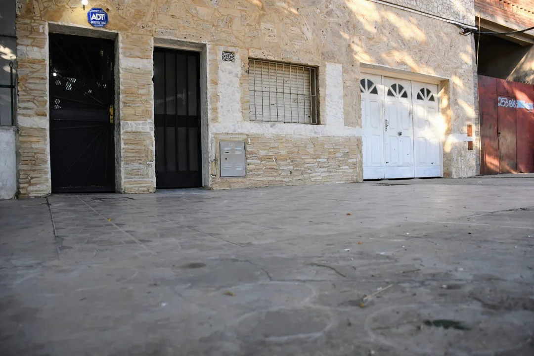 Dispararon más de 60 balazos contra una casa de Villa Manuelita