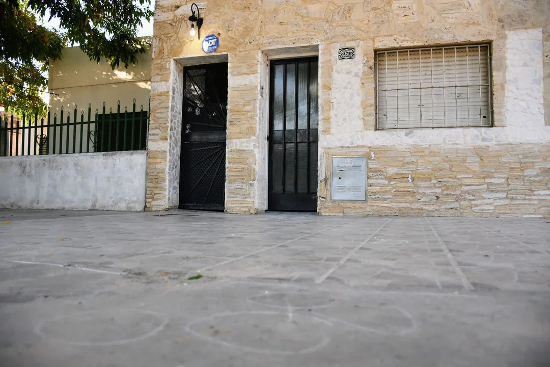 Dispararon más de 60 balazos contra una casa de Villa Manuelita