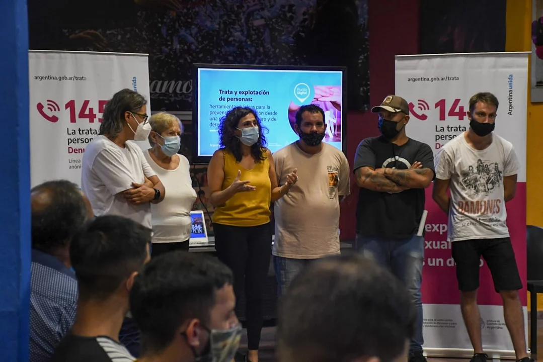 Maleteros se capacitaron para detectar casos de trata y explotación de personas