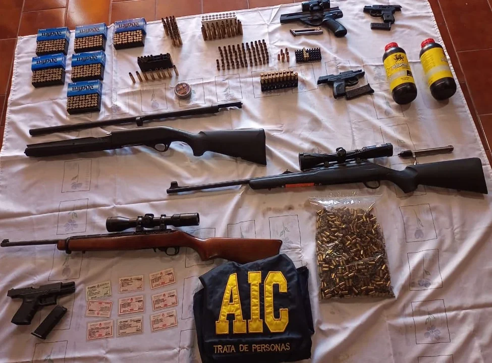 Secuestraron un arsenal en una casa de Granadero Baigorria