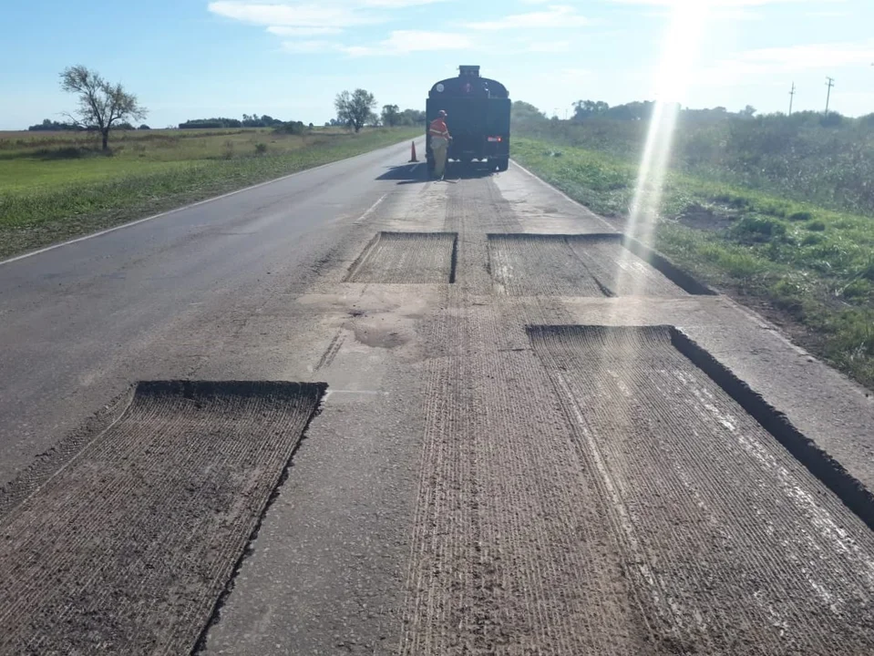 Siguen las obras de bacheo sobre la traza de la Ruta 33
