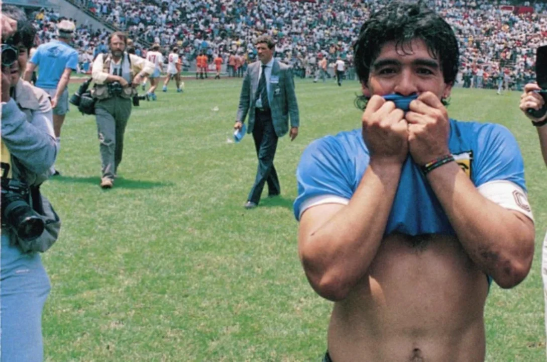 Histórico: subastan la camiseta que Maradona usó contra los ingleses