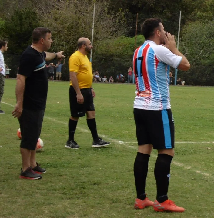 Mauricio Yuale junto a Gerardo Rossi en la caída frente a Matienzo.