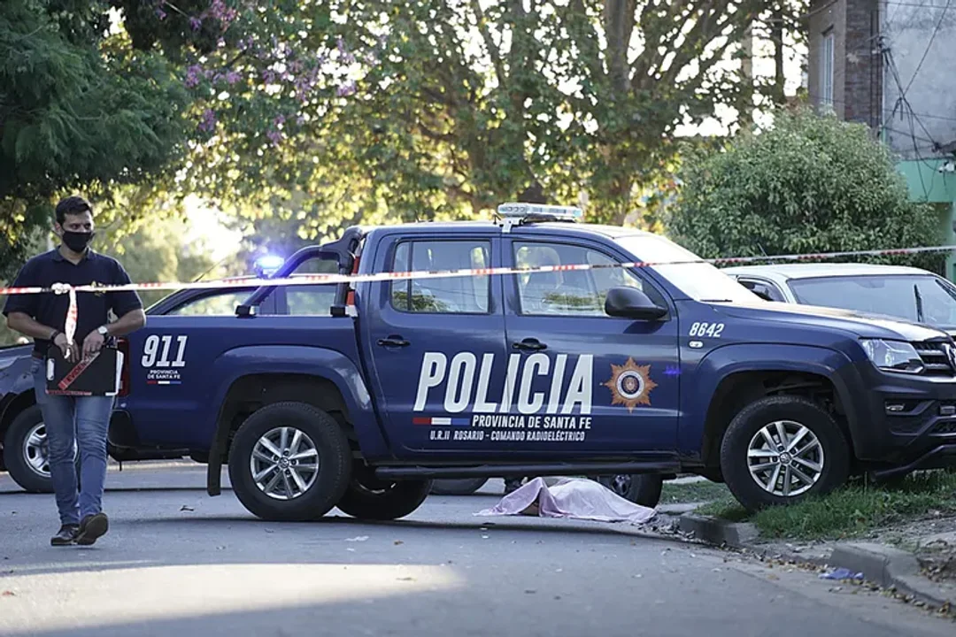 Encontraron a un hombre con un disparo en la cabeza en el interior de un auto