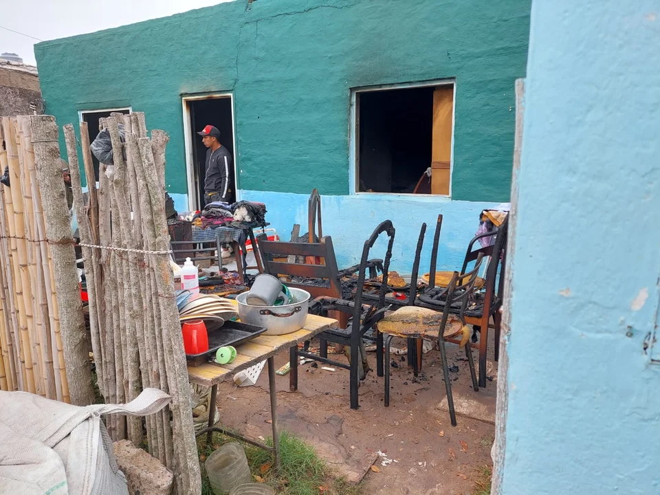 Una familia de Ayacucho al 1700 perdió todo en un incendio y necesita ayuda