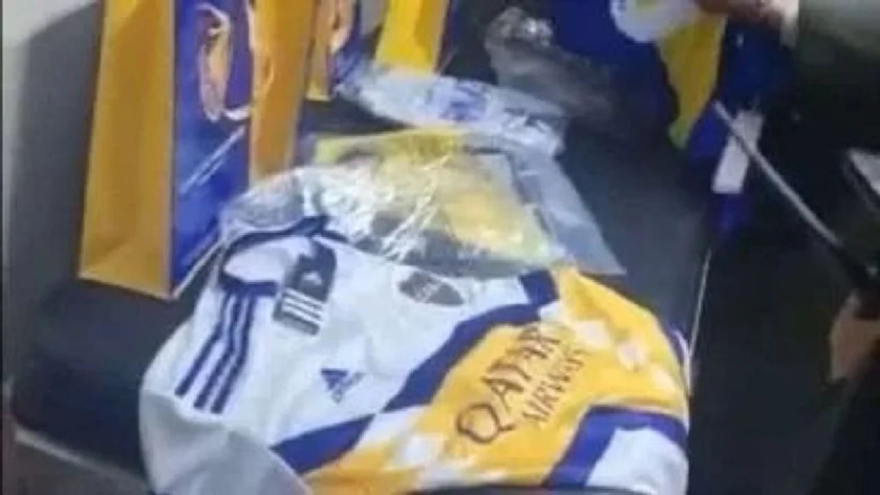 Acusan a Boca de hacerle regalos al árbitro en el polémico partido en Bolivia