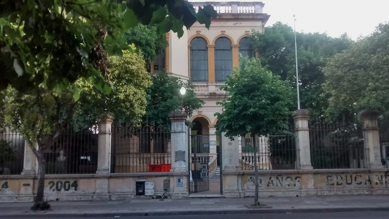 Diputados declaró la expropiación del edificio de la escuela "Guido y Spano"
