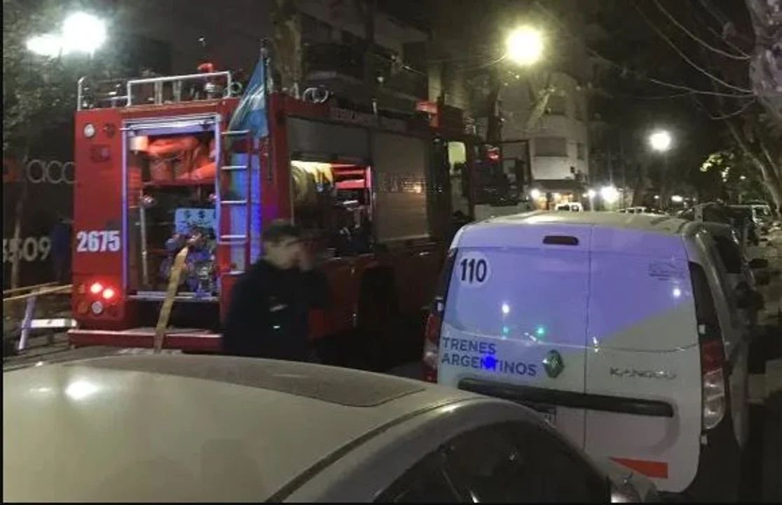 Se incendió el departamento del hijo de Pettinato: un muerto y tres heridos