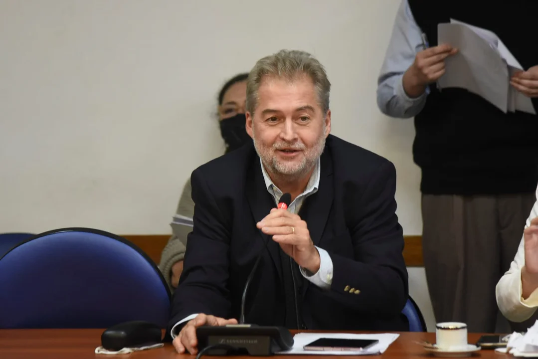 Mirabella presentó un proyecto para implementar el juicio por jurados