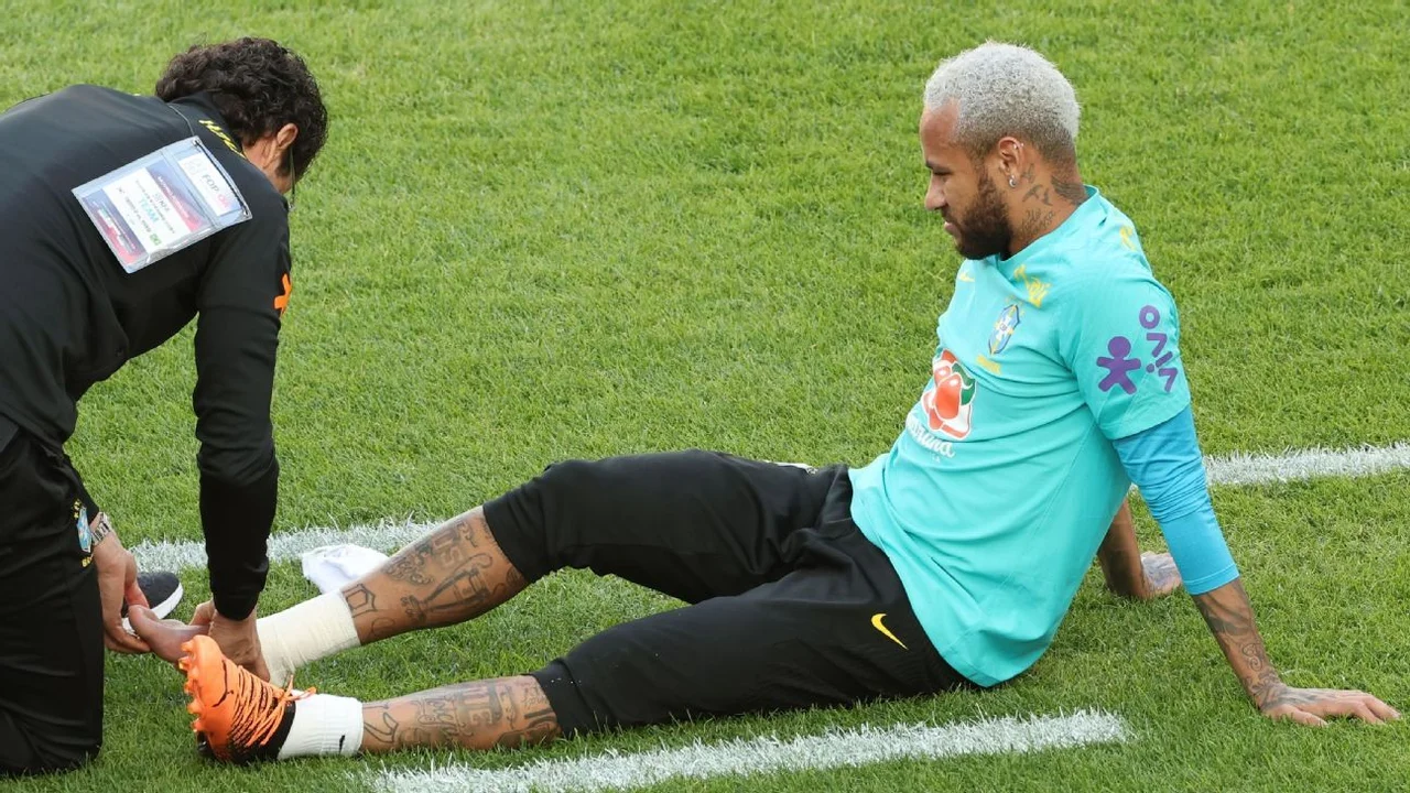 Se lesionó Neymar y se encienden las alarmas en Brasil