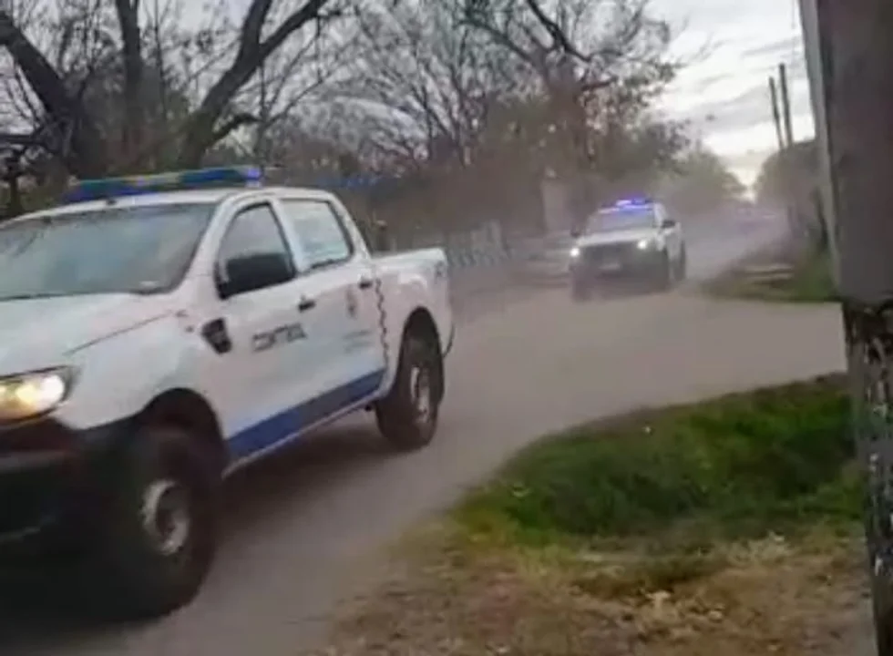 La Policía desaloja por orden fiscal la toma popular del terreno en barrio Toba