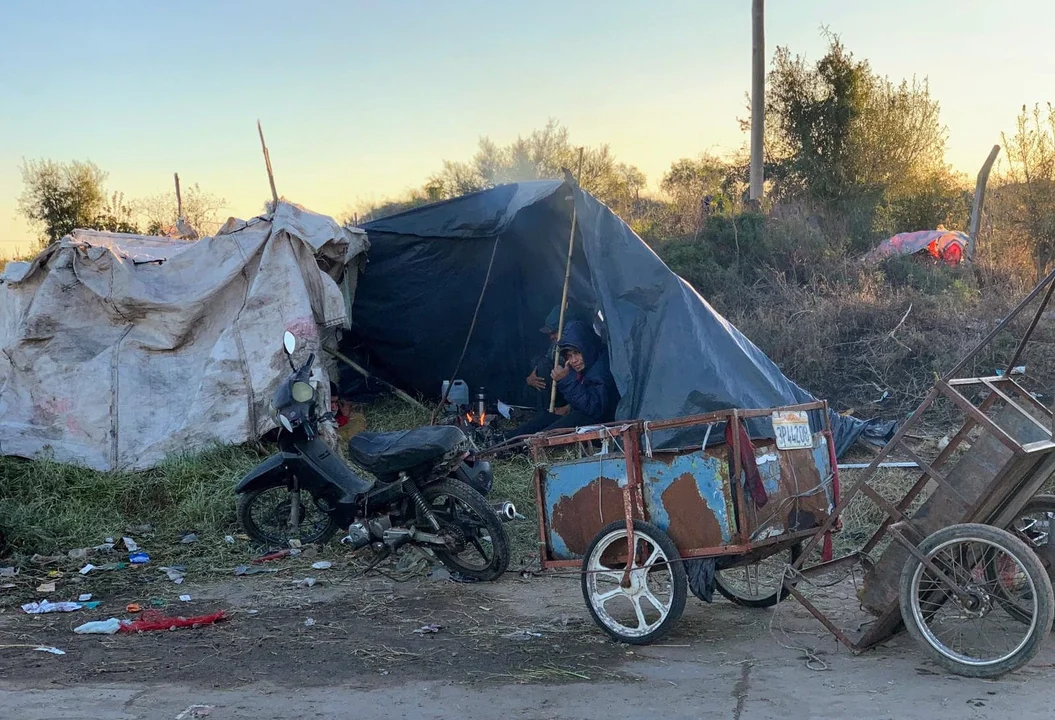 Familias sin techo volvieron a acampar en el sitio de toma. (RosarioPlus)