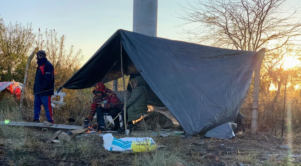 Familias sin techo volvieron a acampar en el sitio de toma. (RosarioPlus)