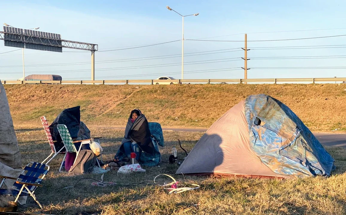 Familias sin techo volvieron a acampar en el sitio de toma. (RosarioPlus)
