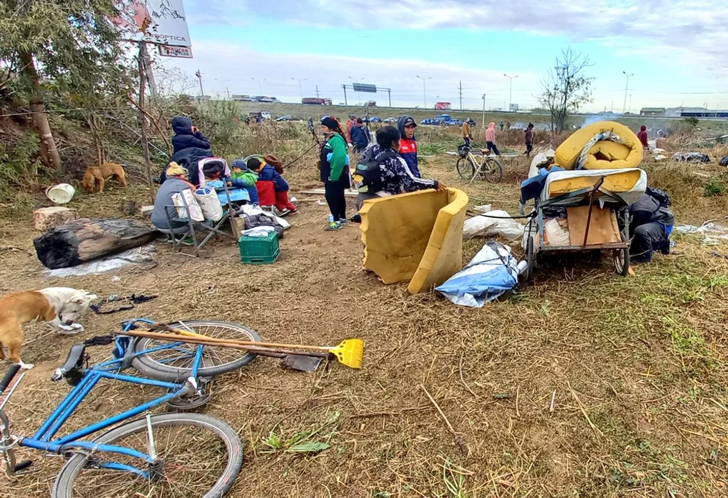 Familias sin techo volvieron a acampar en el sitio de toma. (RosarioPlus)