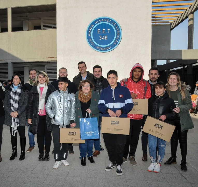 Sigue la entrega de netbooks en escuelas santafesinas