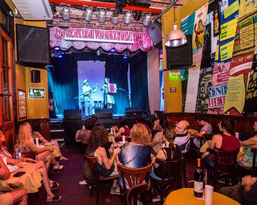 Un acercamiento a la historia del mítico bar contada por sus protagonistas