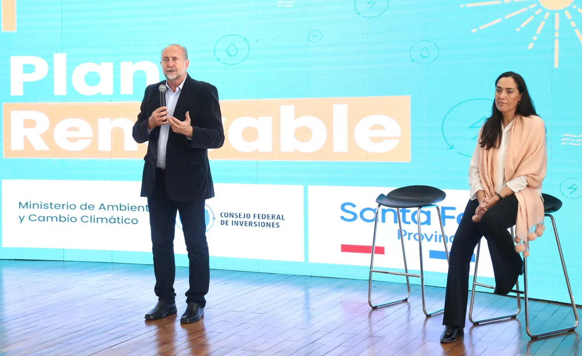 Provincia anunció créditos para la adquisición de paneles y calefones solares