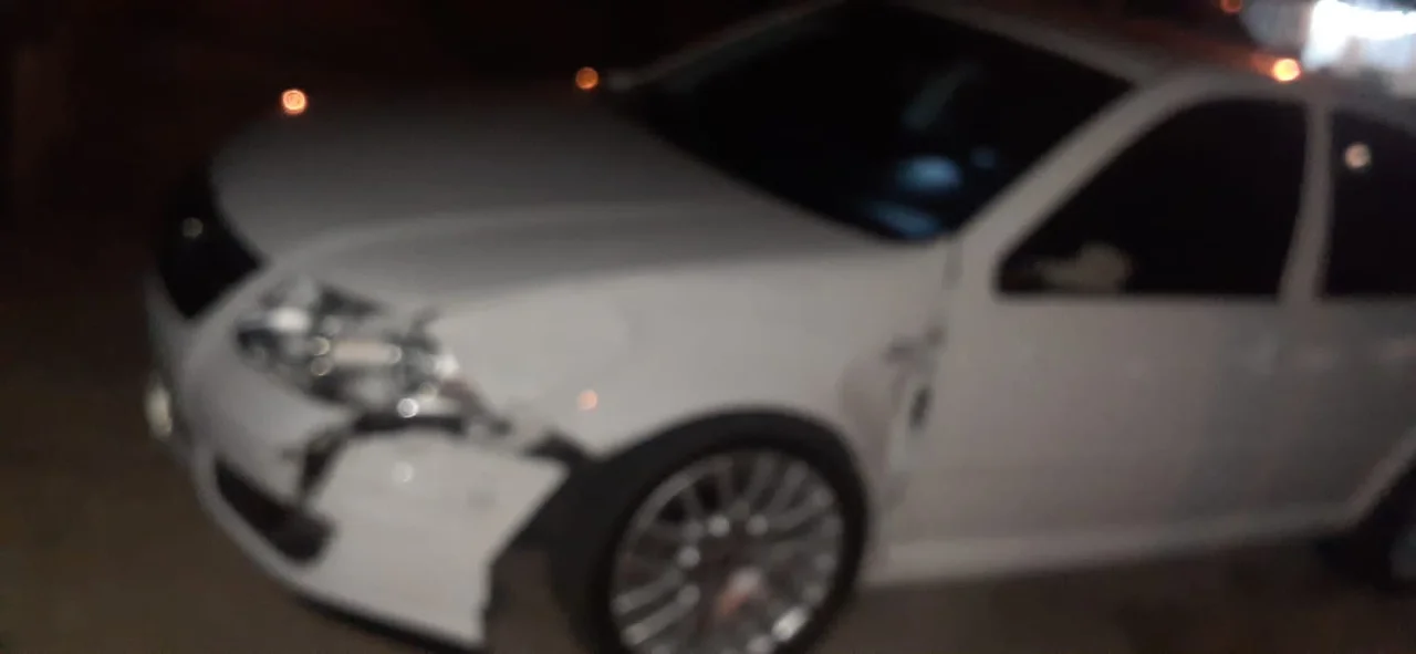 Se dio a la fuga y dañó un móvil policial