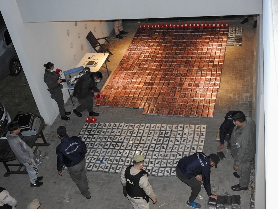 Secuestran casi dos toneladas de cocaína que iba a traficarse a Europa