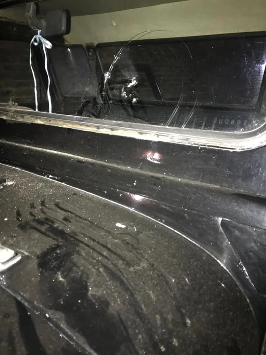 El vehículo que fue atacado hace un par de semanas en Urquiza al 2200.