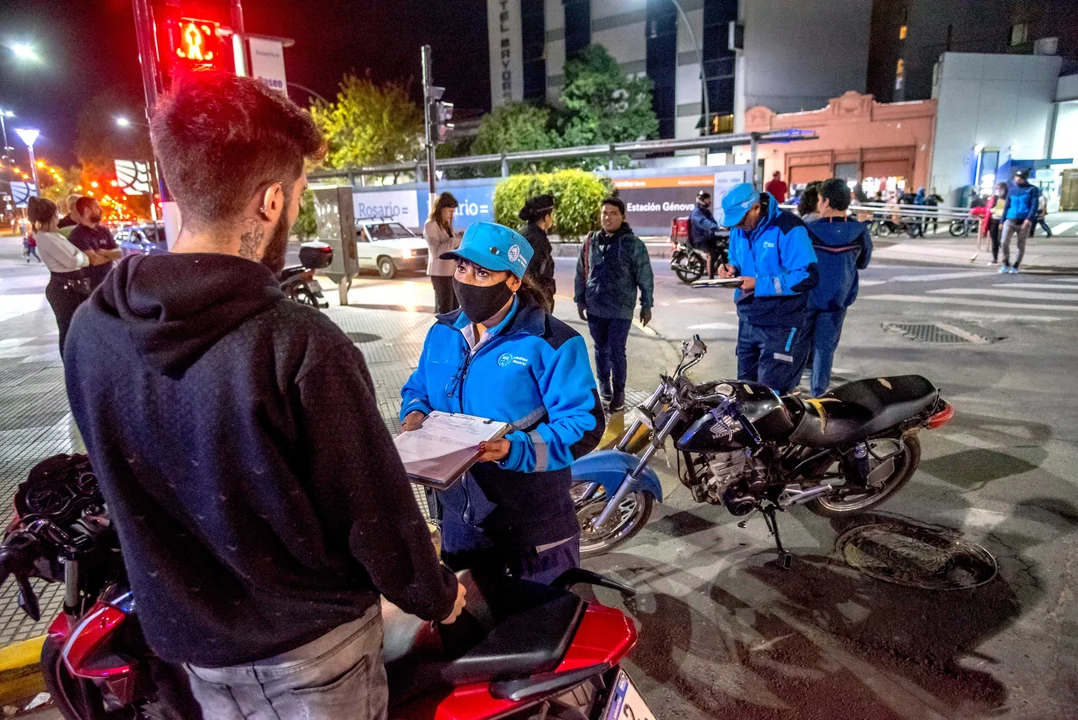 Día del amigo: incrementarán los controles y la cantidad de taxis y colectivos circulando
