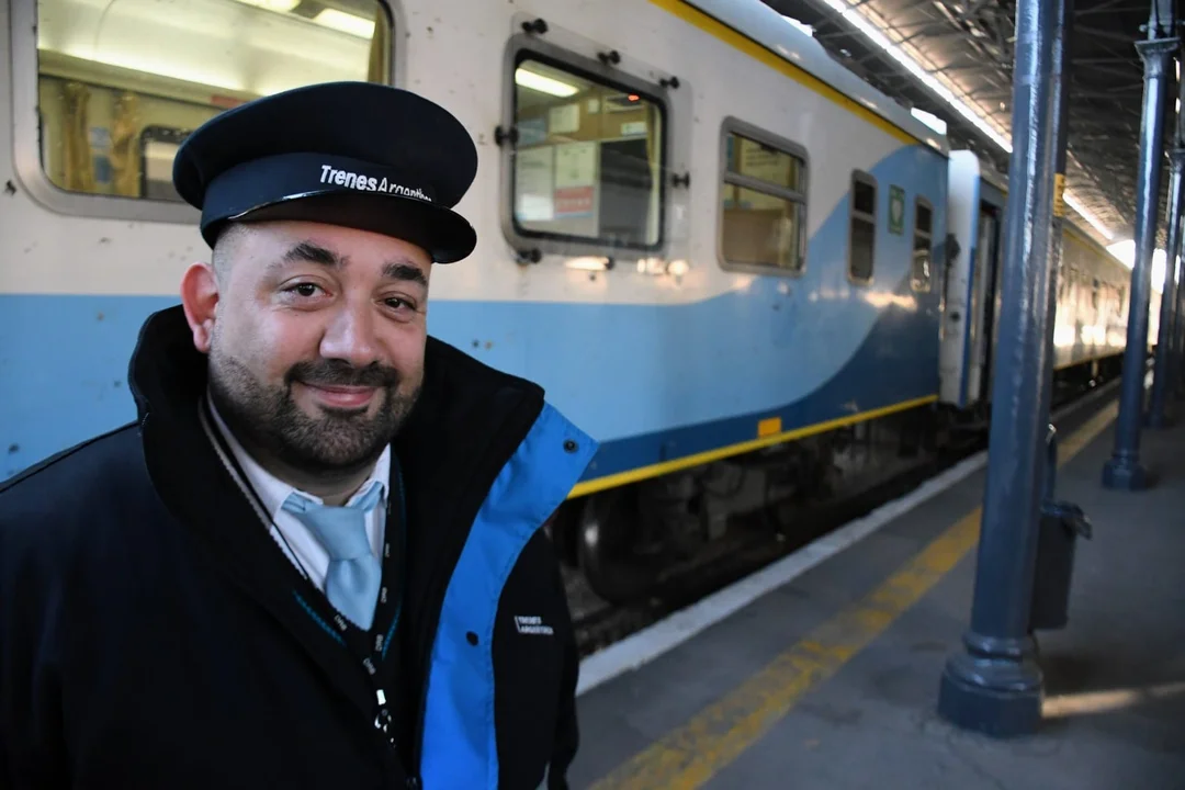 Ya llegó el primer tren a Cañada: Alberto y Massa subieron en Correa