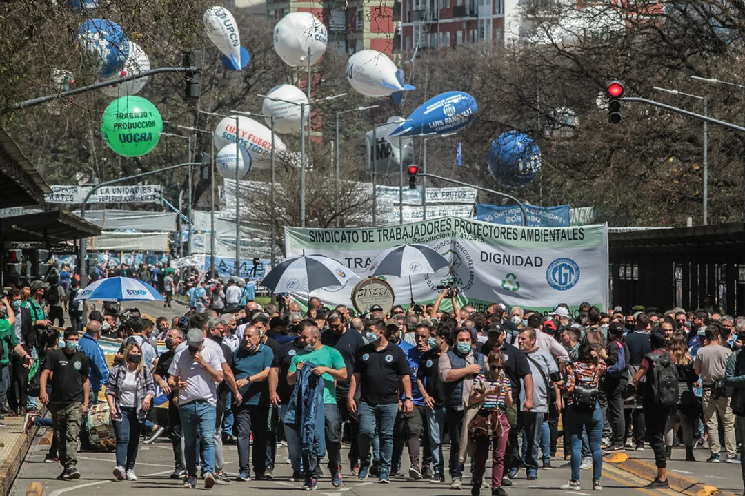 La CGT vuelve a la calle: la mira en los remarcadores, el Gobierno zafa