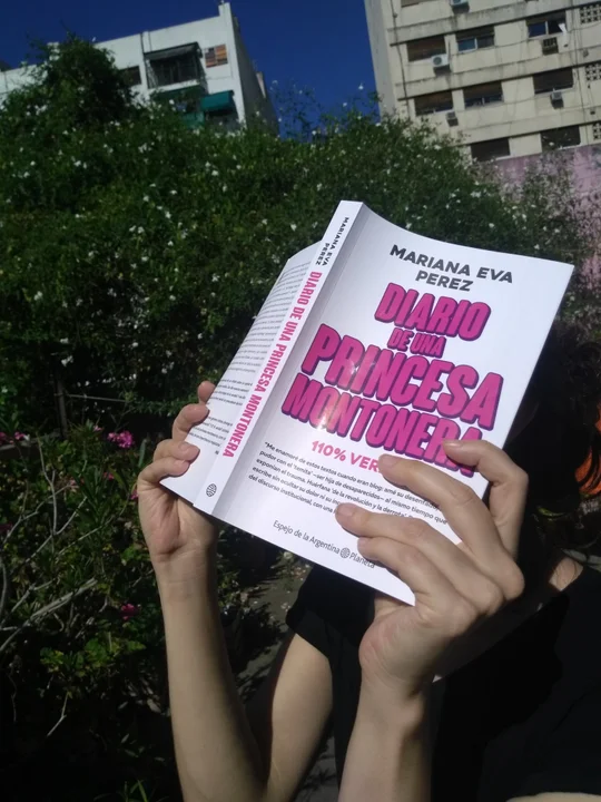 Mariana Eva Pérez presenta sus libros “Diario de una Princesa Montonera” y “Fantasmas en escena”