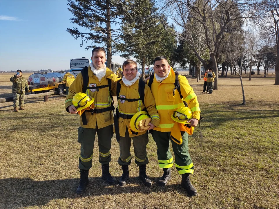 Incendio en las Islas: bomberos de Casilda se suman a la lucha