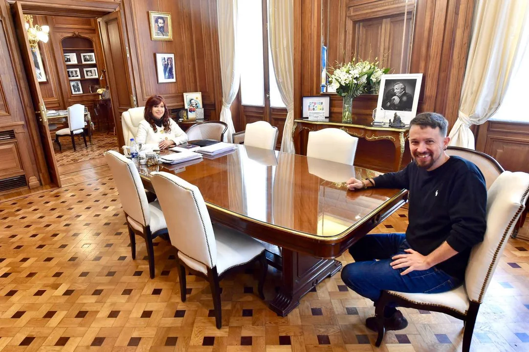 Cristina se reunió con el español Pablo Iglesias y liquidó a los medios