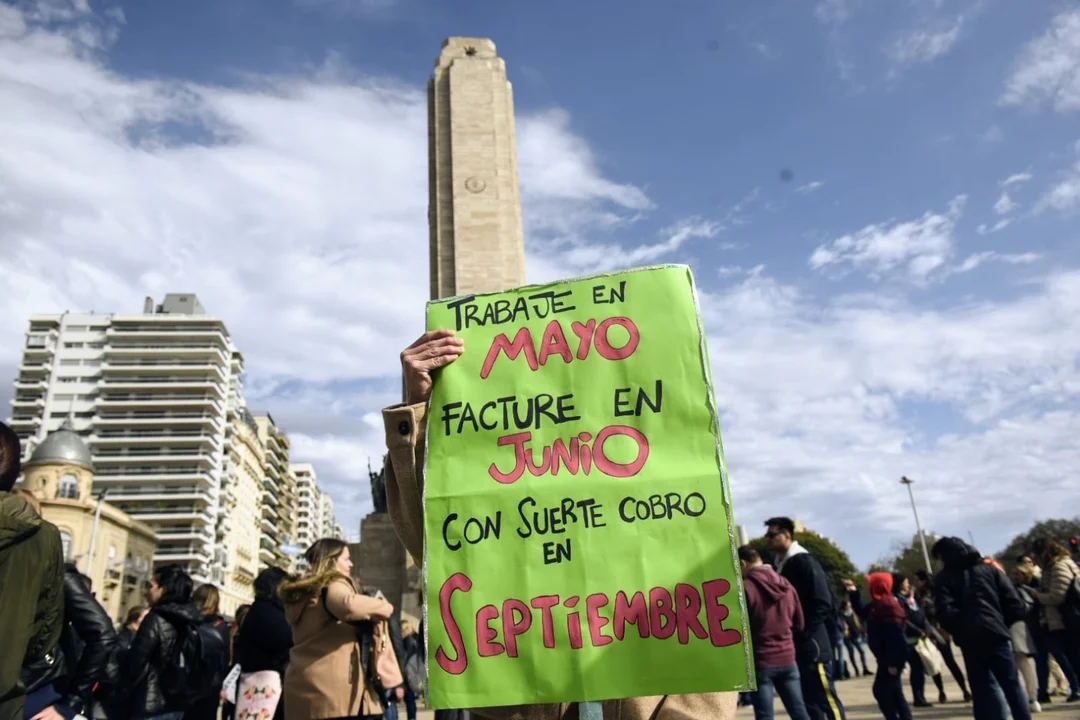 En Rosario la protesta se hizo visible en el Monumento a la Bandera. (RosarioPlus)