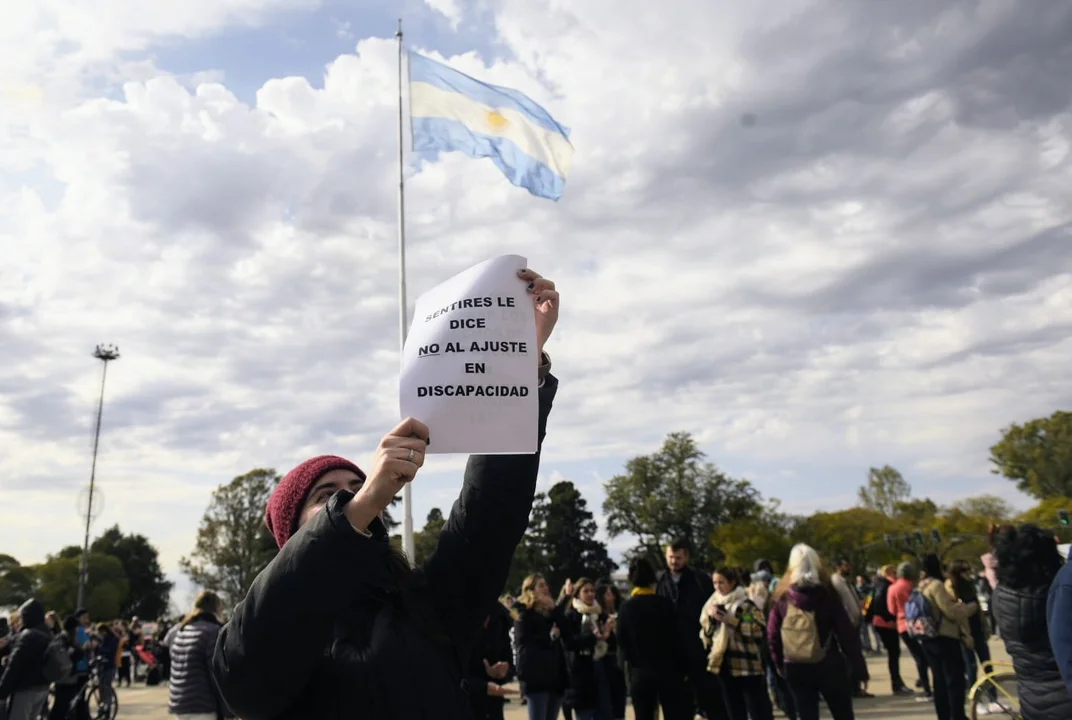 En Rosario la protesta se hizo visible en el Monumento a la Bandera. (RosarioPlus)