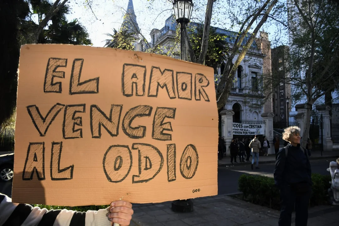Se multiplicaron las expresiones de respaldo a Cristina en Rosario este viernes.