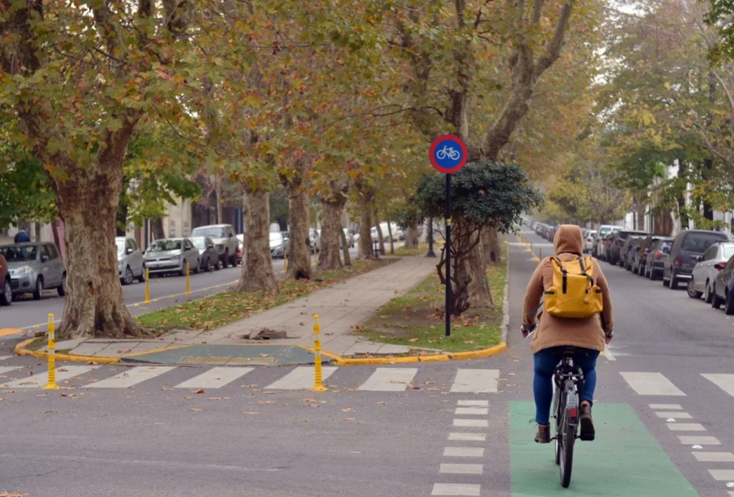 Gran bicicleteada con charlas y deportistas sobre la nueva ciclovía