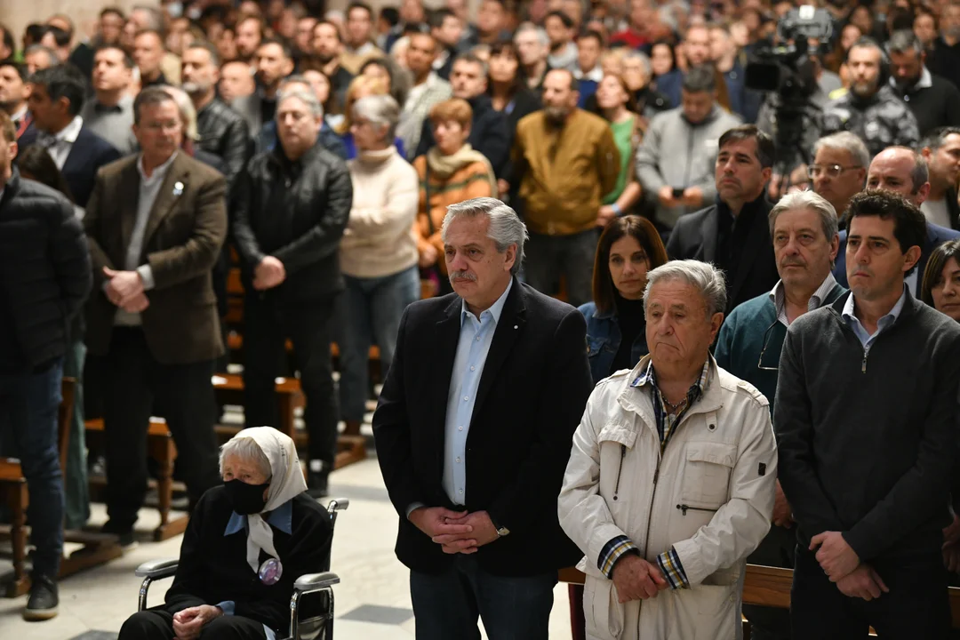 Fernández participó junto a Duhalde de la "misa por la paz" en Luján