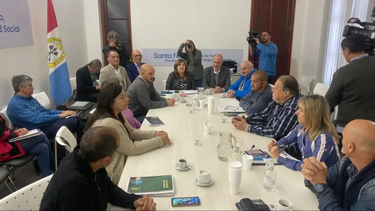 La provincia ofreció el 39% a docentes y no descontar los días de paro
