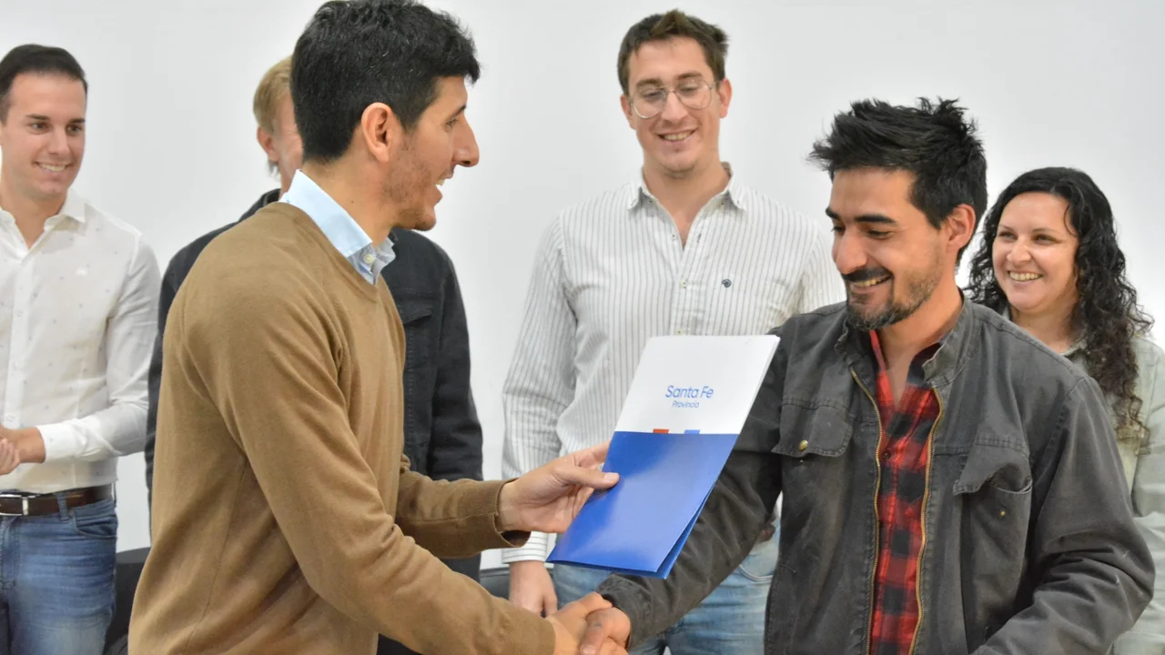 Entregaron 18 matriculas habilitantes a mutuales y cooperativas de la zona