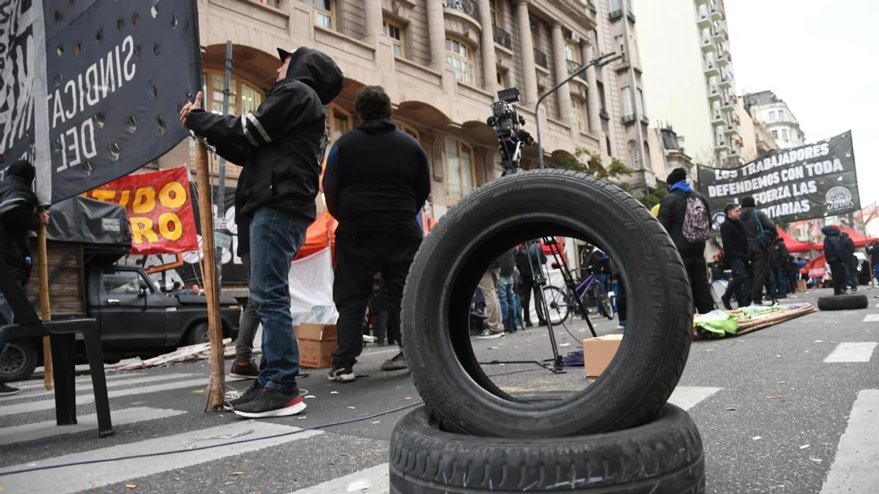 Trabajadores del neumático y empresas están "muy cerca de un acuerdo"