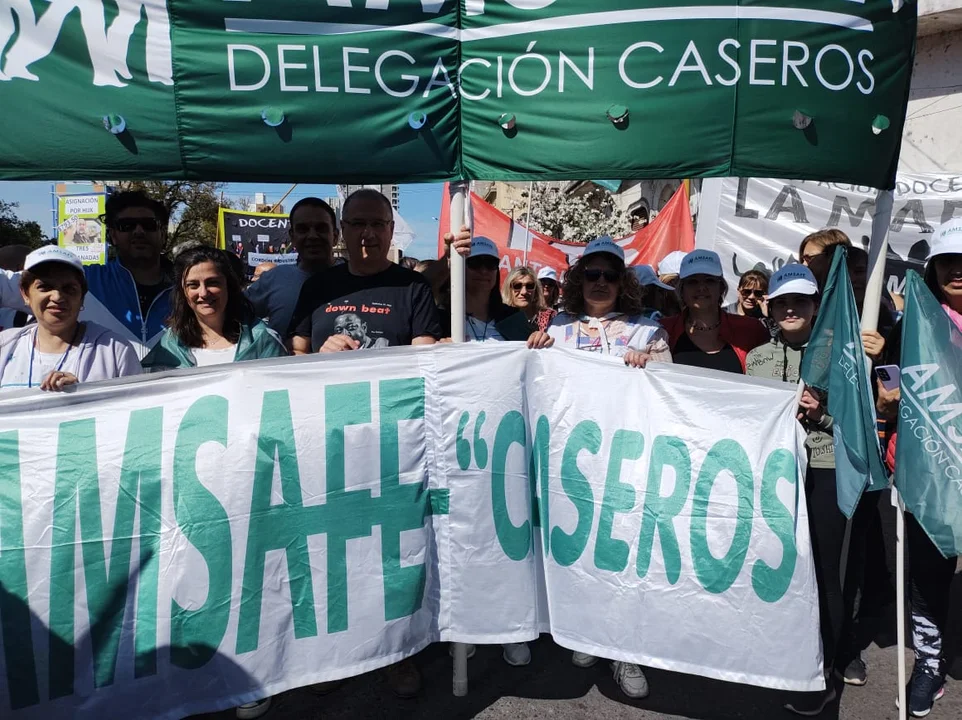 Docentes se concentraron frente al Ministerio de Trabajo