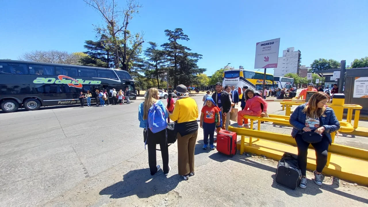 Caos y evacuación en la terminal de ómnibus por otra amenaza de bomba