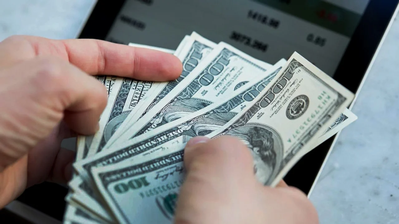Dólar turista sube a $314 para quienes gasten más de 300 por mes