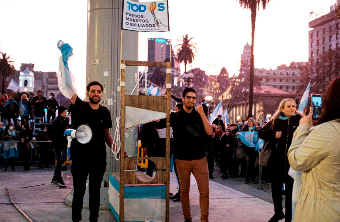 Jonatan Morel (izq), uno de los referentes del autodenominado espacio Revolución Federal.
