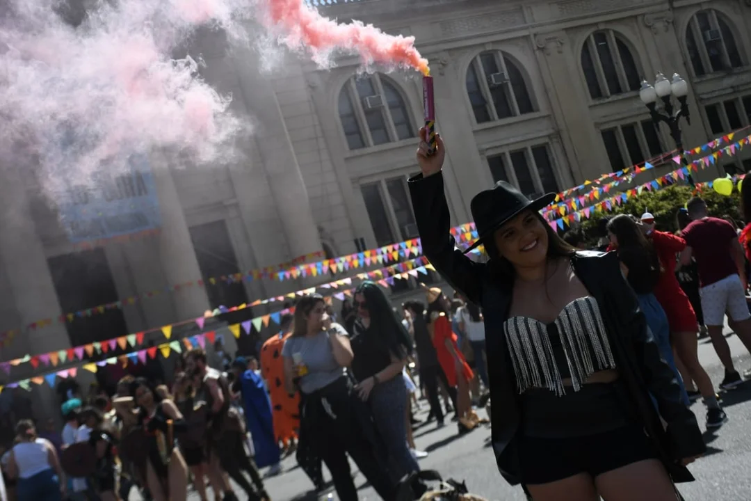 Todo el colorido festejo de la nueva "bajada de Medicina"