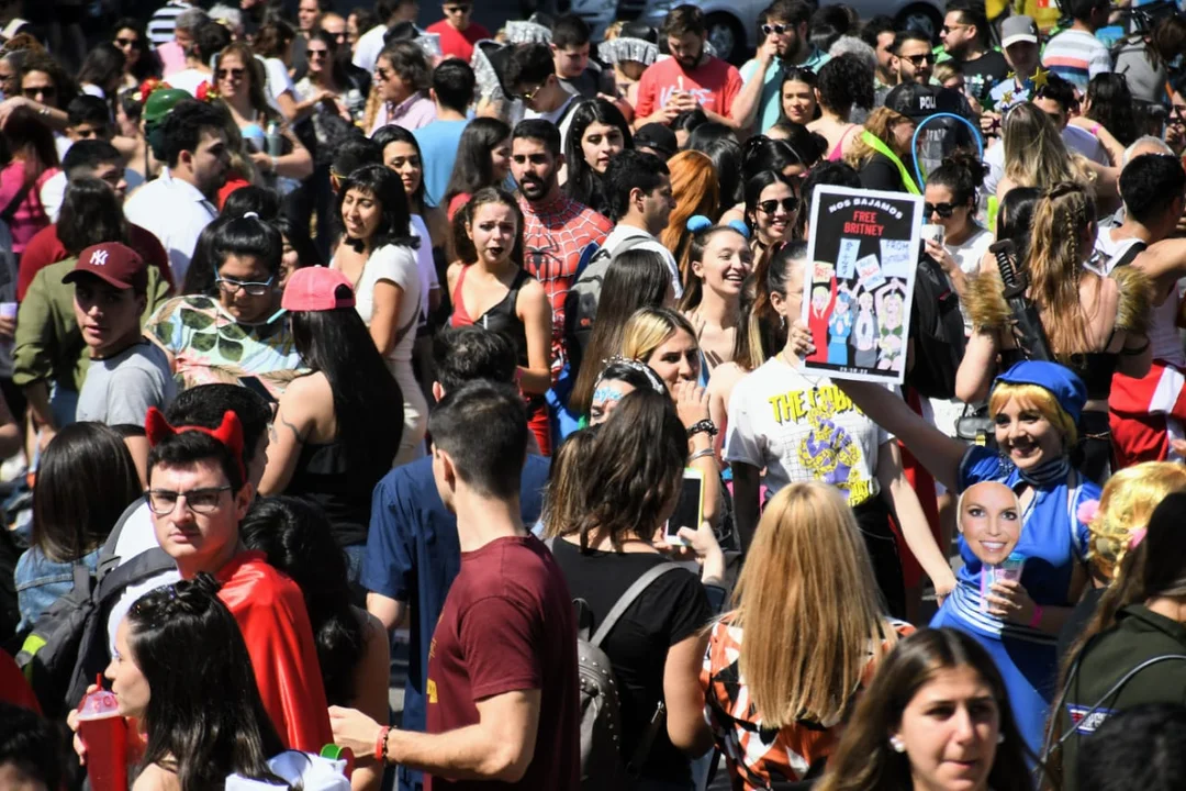 Todo el colorido festejo de la nueva "bajada de Medicina"