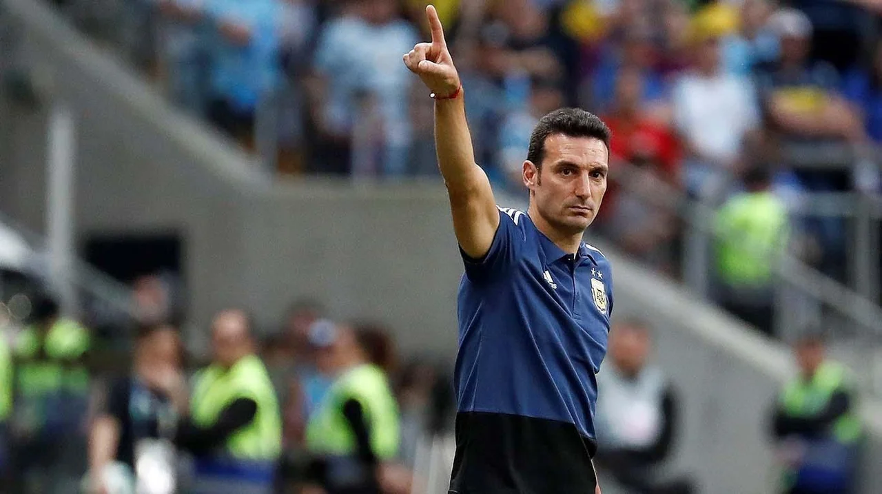 Scaloni deslizó la posibilidad de cambiar la lista de jugadores por problemas físicos