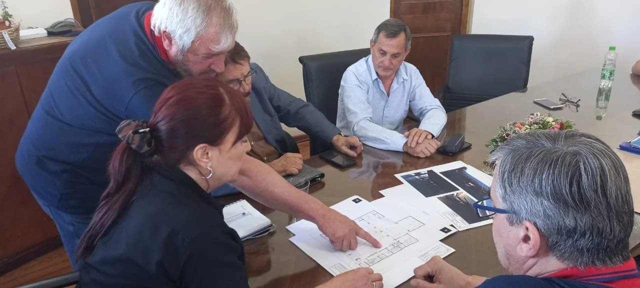 Bomberos de Casilda presentaron su proyecto del nuevo cuartel a Santa Fe