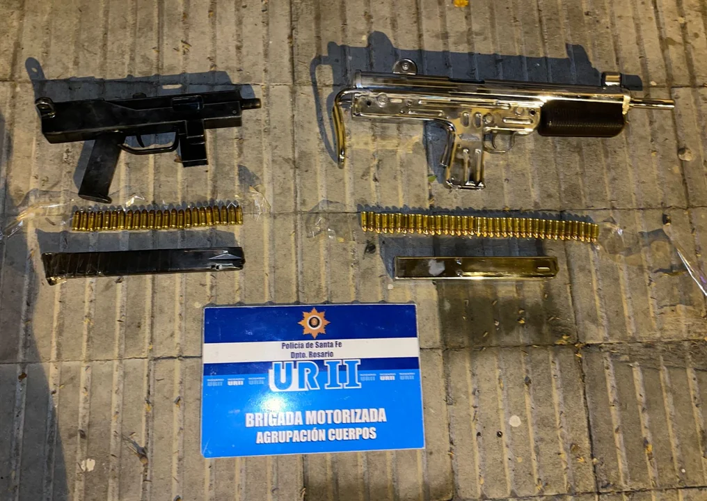 
Las armas dentro del vehículo. (Prensa URII)